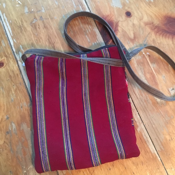 Small embroidered flower purse - Picture 2 of 3